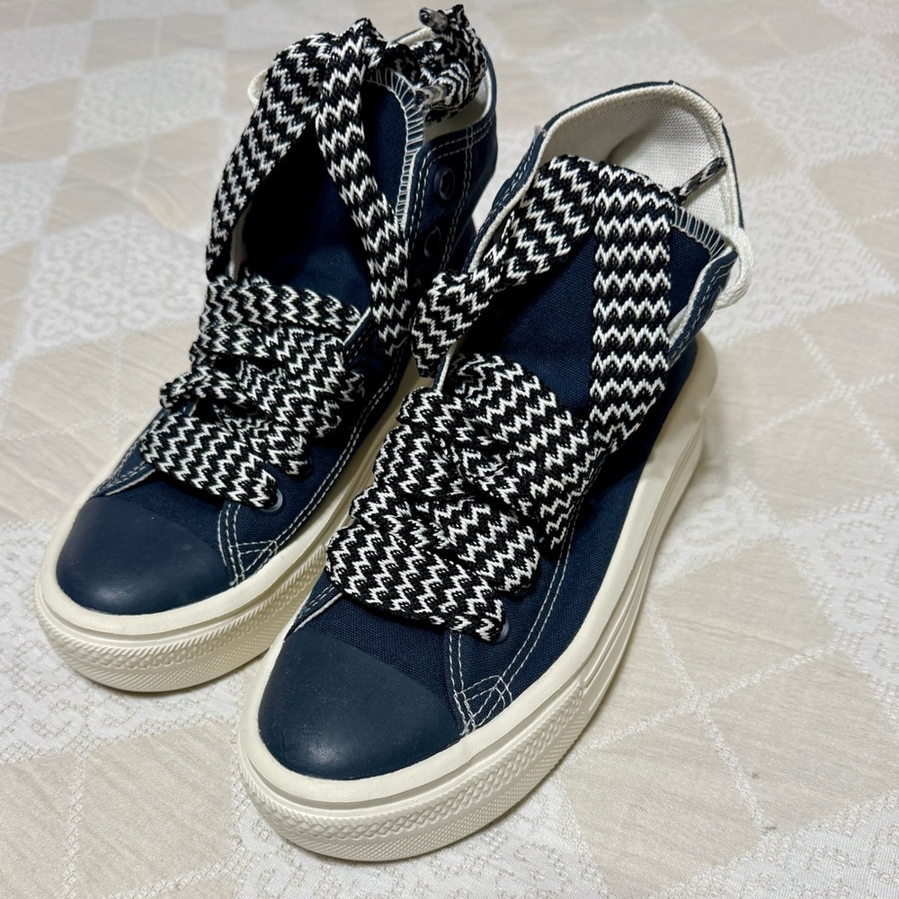 Chuck Taylor All Star Move Platform Women's High-Top Sneakers - Navy and White